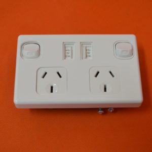 Dbl pole dbl Power Point with USB – White