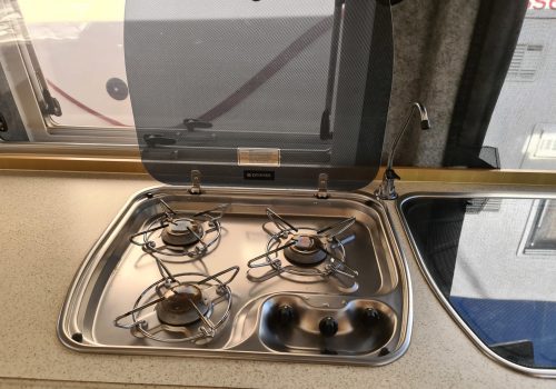 3 burner stove with glass lid
